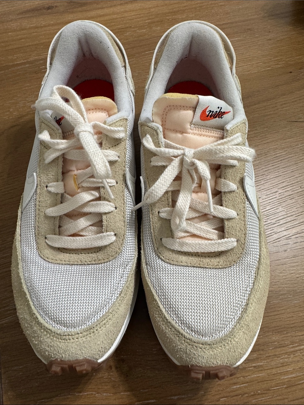 Nike women’s waffle debut vintage